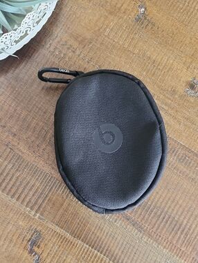 Beats Solo3 Black Carrying Case with Carabiner